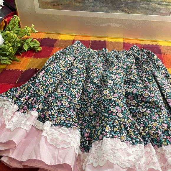 Vintage Pitchfork Lace Skirts - Picture 6 of 10